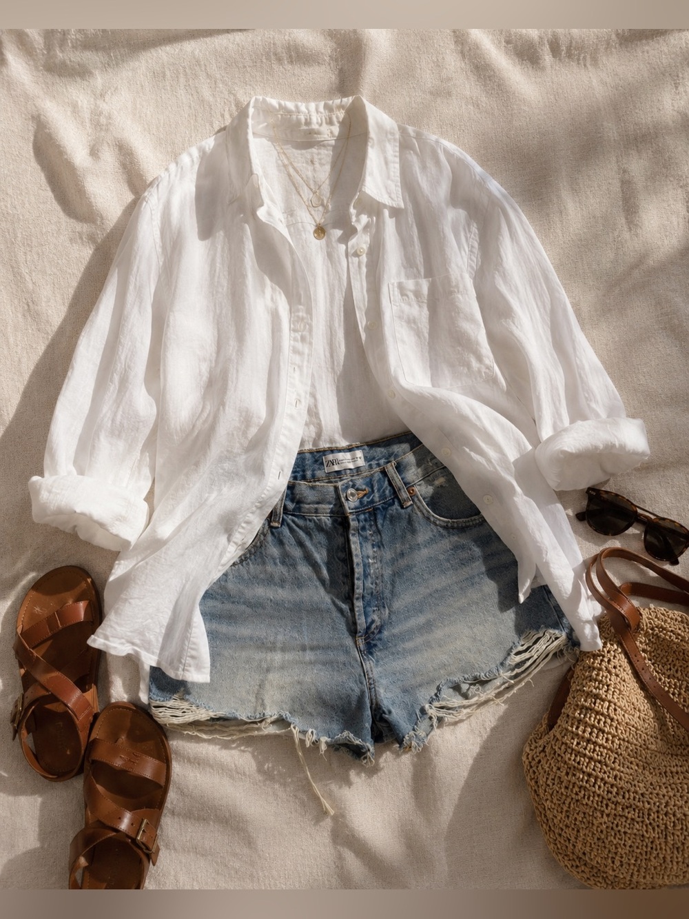 Zara Distressed Denim Cut Off Shorts Light Wash Button Fly Raw Hem Size 4